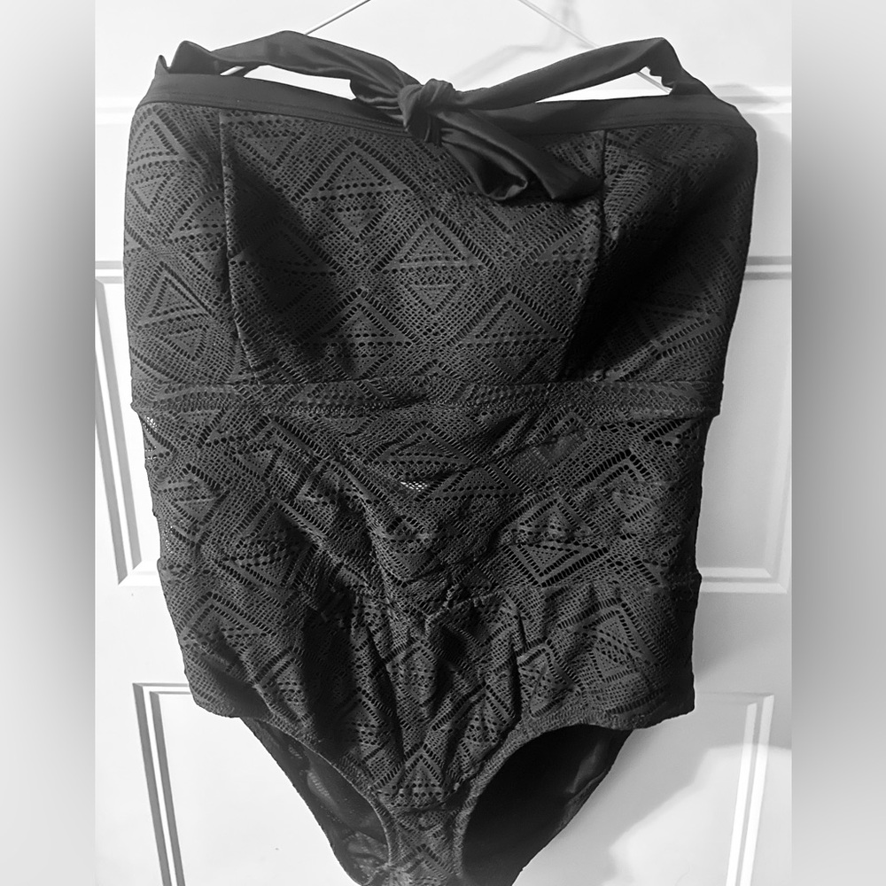 EUC Addition Elle Black Textured One Piece Swimsuit